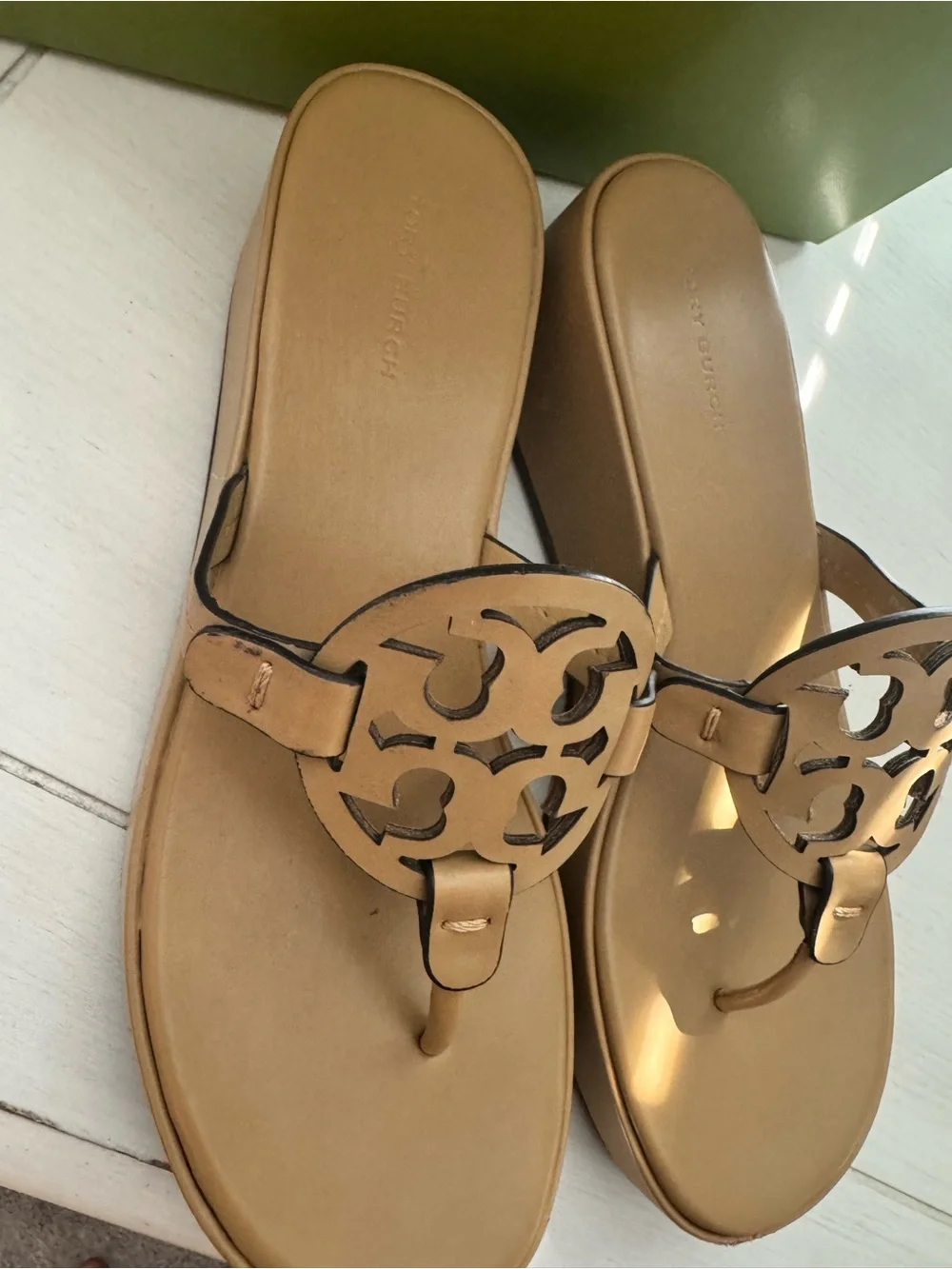 Like New!! Tory Burch Women's Tan Miller 25mm Wedge / Size 8.5